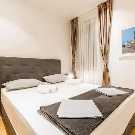 Eva Luxury Two Bedrooms & Bacvice