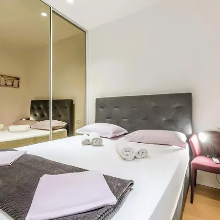 Apartment Eva Luxury Two Bedrooms & Bacvice