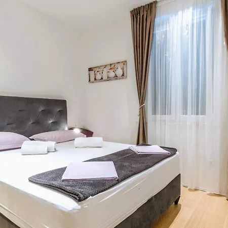 Eva Luxury Two Bedrooms & Bacvice ספליט
