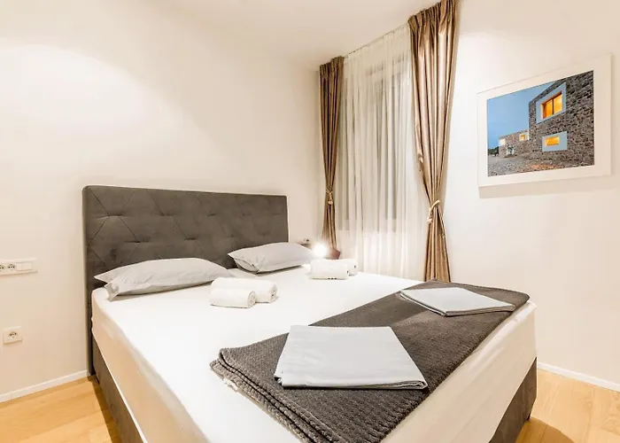 Eva Luxury Two Bedrooms & Bacvice