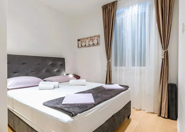 Eva Luxury Two Bedrooms & Bacvice Split